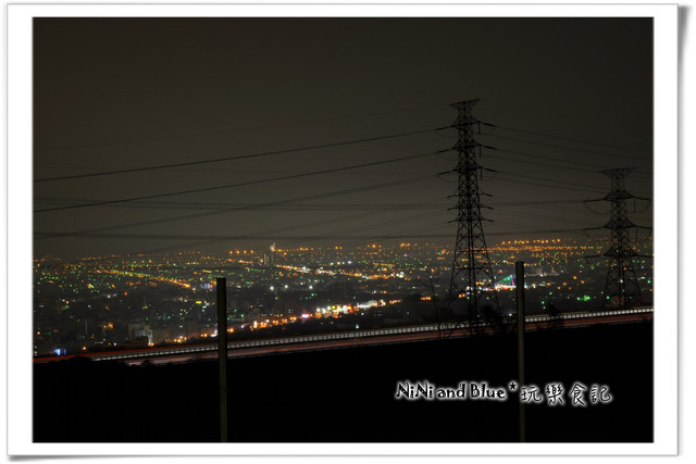 台中夜景餐廳 踩到x 靜宜大學附近的 鳥居咖啡夜景 Nini And Blue 玩樂食記
