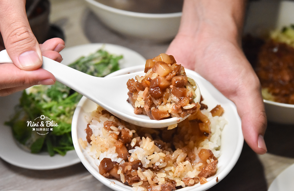 玉堂春 魯肉飯 | 台中美村路烤鴨附近的平價小吃，推薦豬耳朵、蔥油雞腿、豆皮絲