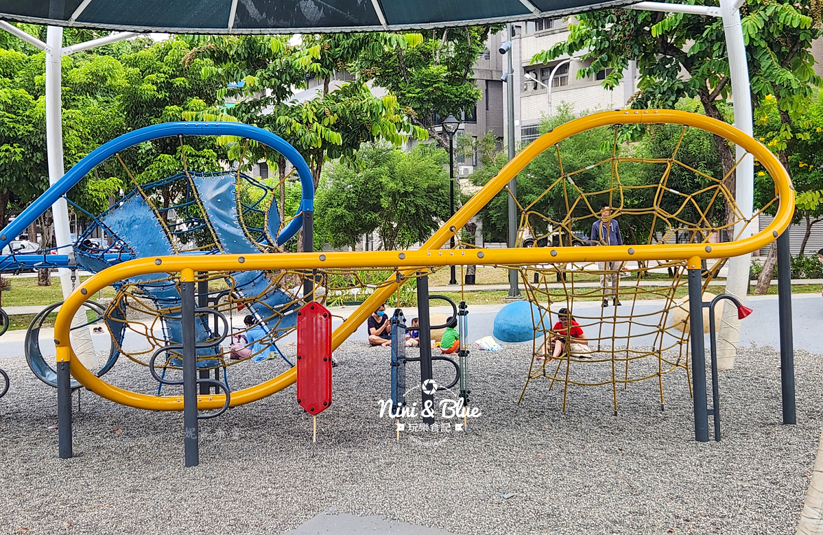 台中十全公園 – 超刺激雙軌滑索.大型攀爬遊戲設施就在台中東區十全共融友善公園