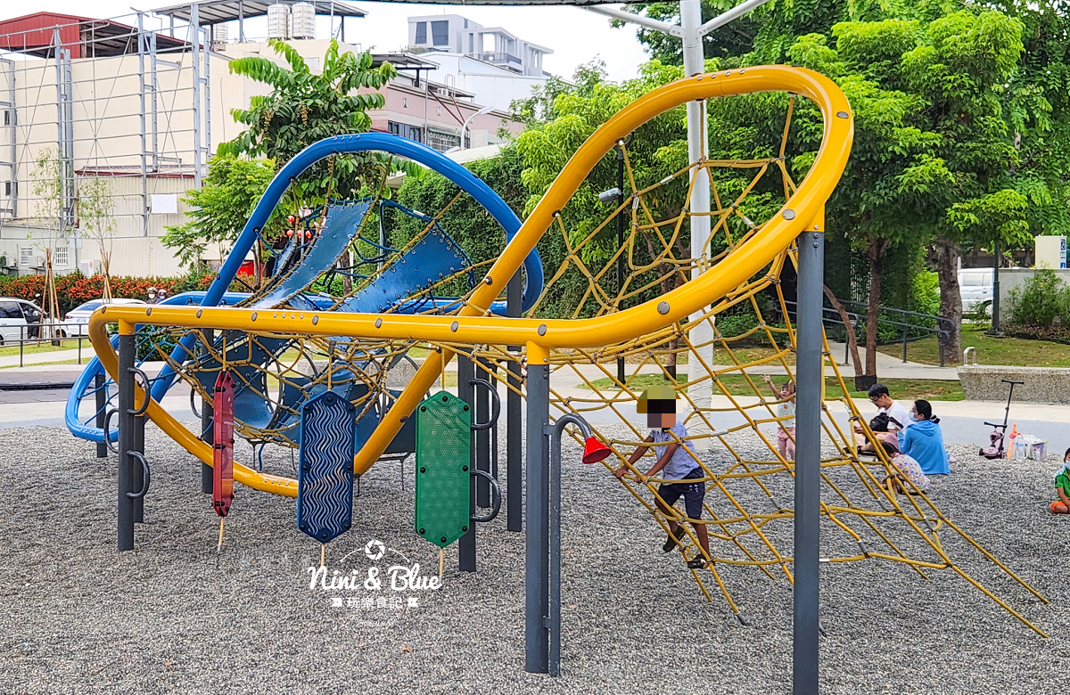 台中十全公園 – 超刺激雙軌滑索.大型攀爬遊戲設施就在台中東區十全共融友善公園