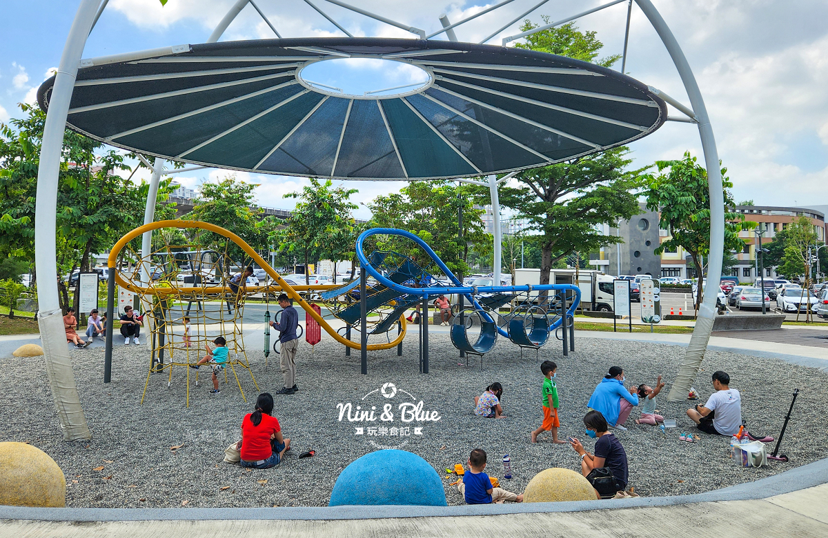台中十全公園 – 超刺激雙軌滑索.大型攀爬遊戲設施就在台中東區十全共融友善公園