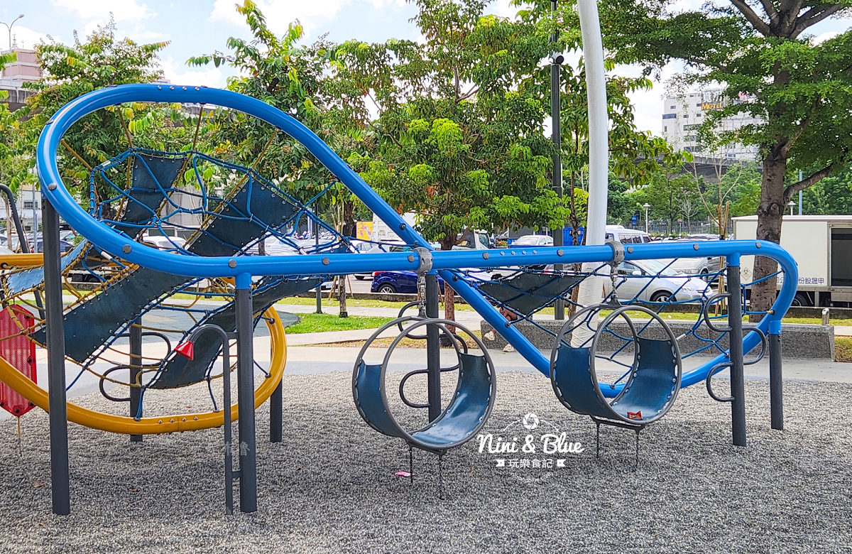 台中十全公園 – 超刺激雙軌滑索.大型攀爬遊戲設施就在台中東區十全共融友善公園