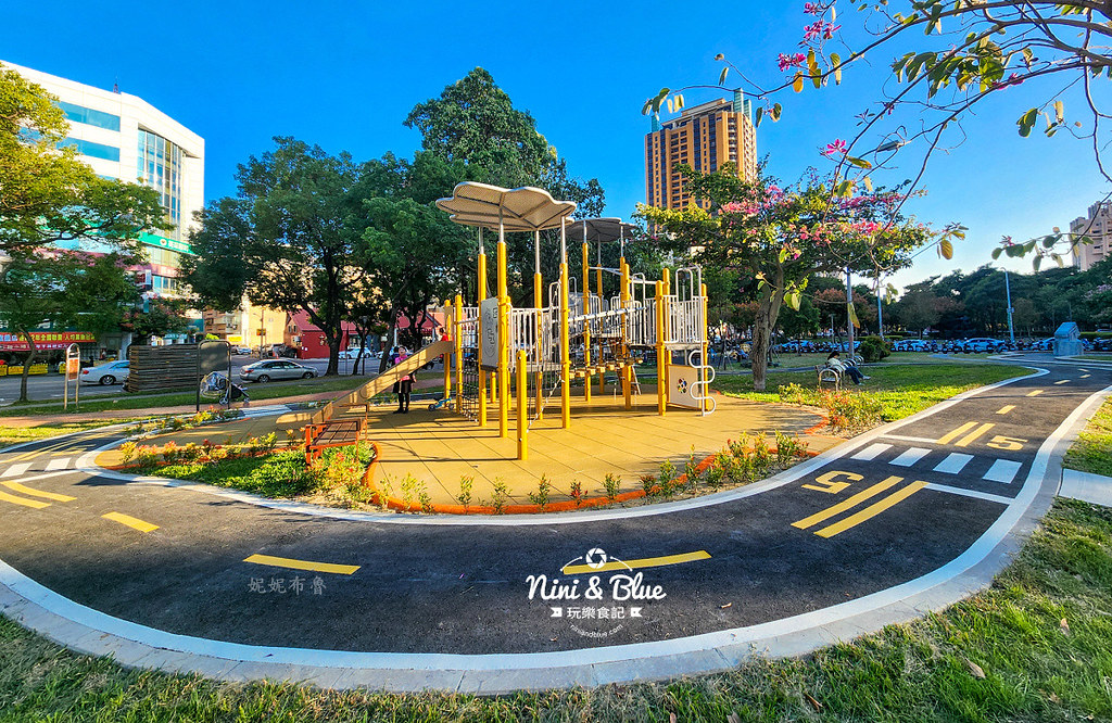 草悟道兒童公園,經國園道公園,勤美公園,兒童輪車專用道,台中公園 @Nini and Blue  玩樂食記