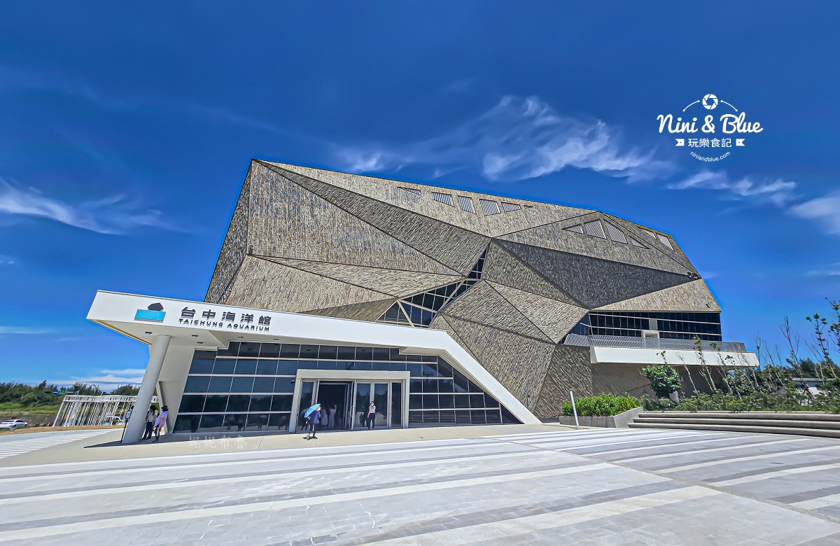台中海洋館-首座台中水族館就在梧棲漁港旁.門票,營業時間,交通及8大展區全搞定！