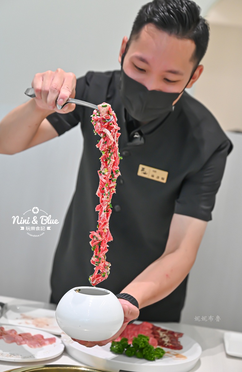 三山燒肉朝富店 店員幫烤