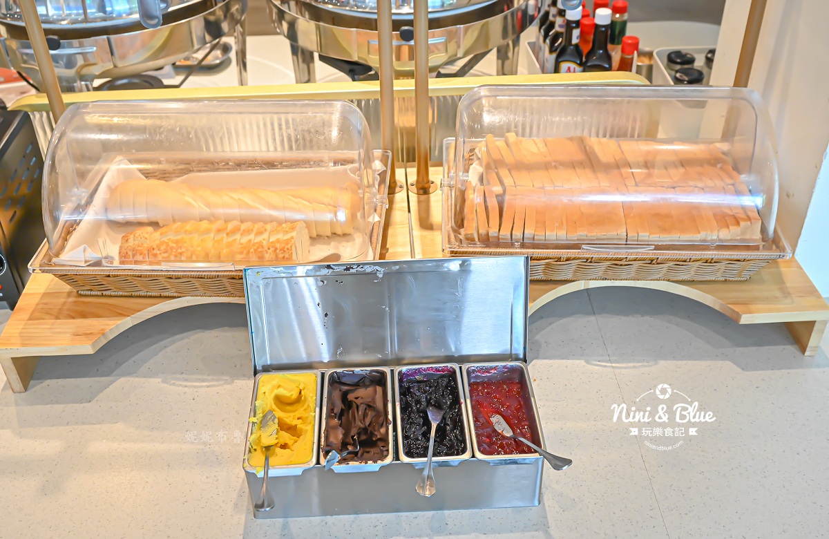 牛室炙燒牛排台中崇德 洲際棒球場美食 麵包