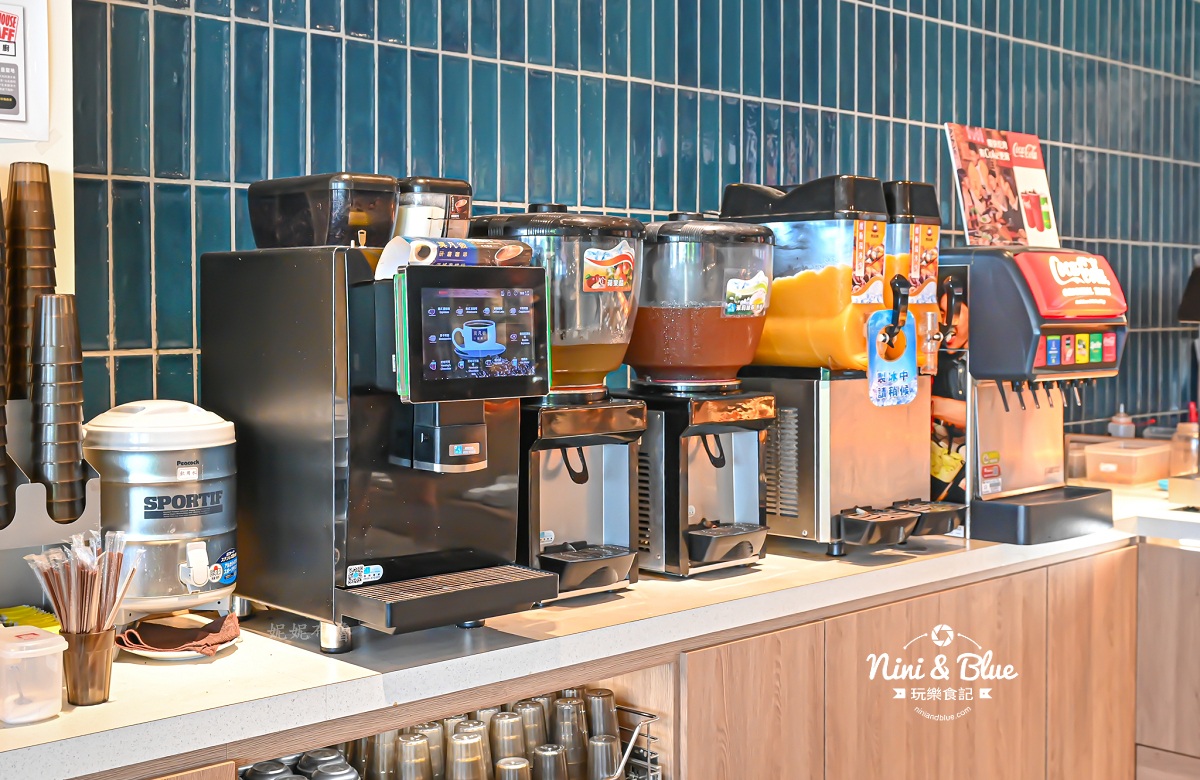 牛室炙燒牛排台中崇德 洲際棒球場美食 飲料機台