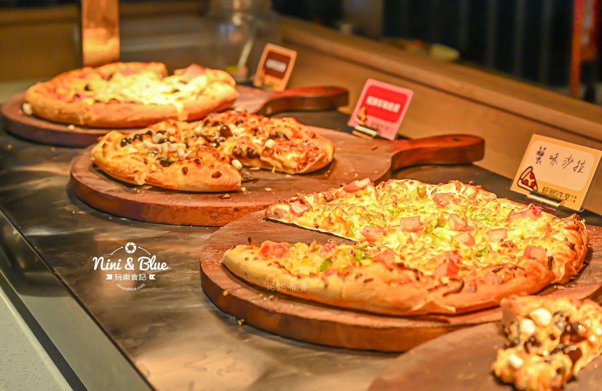 牛室炙燒牛排台中崇德 洲際棒球場美食 披薩區