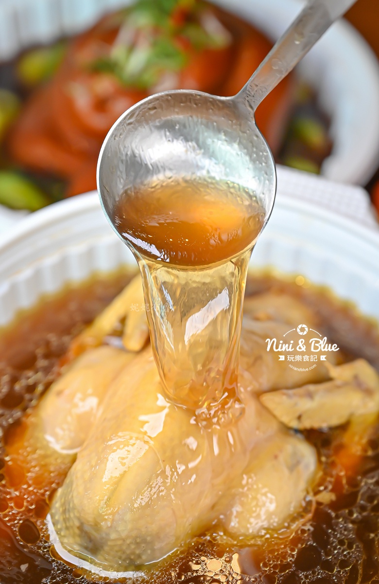 台中年菜鴻龍宴熱年菜外帶 雞湯湯頭