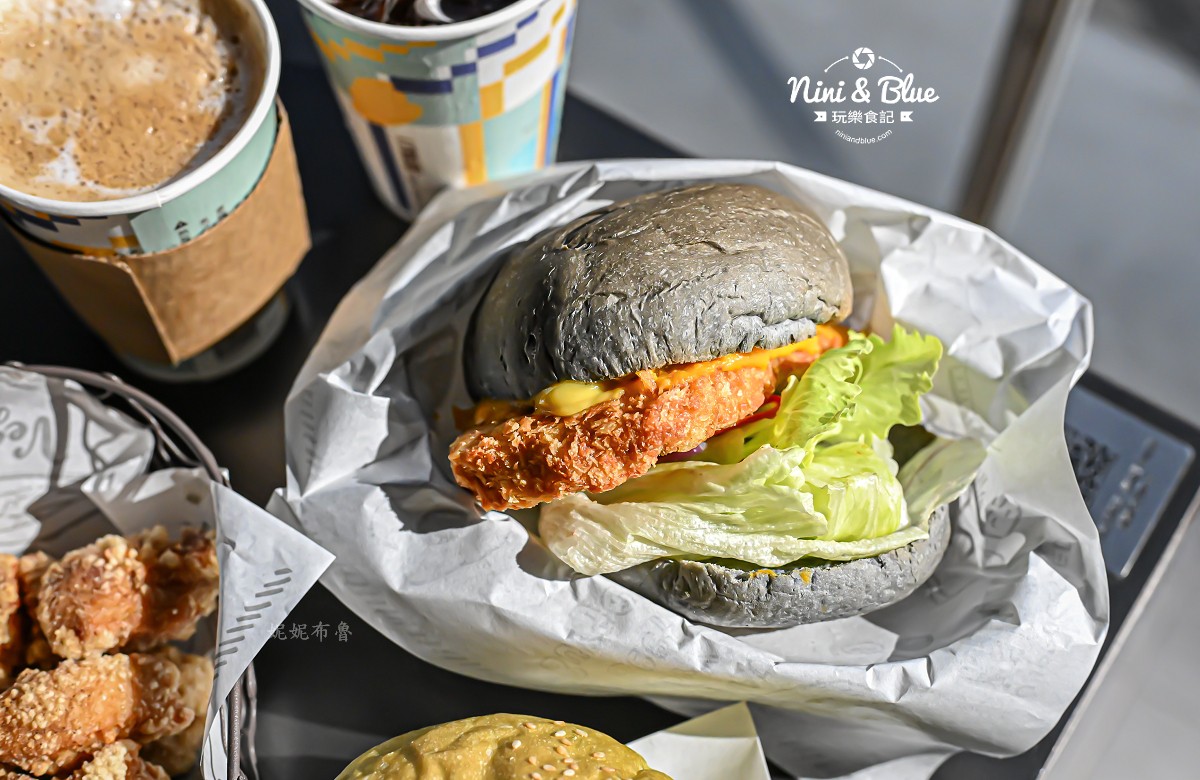 艾初早午餐模範店 勤美早餐 菜單 竹炭堡