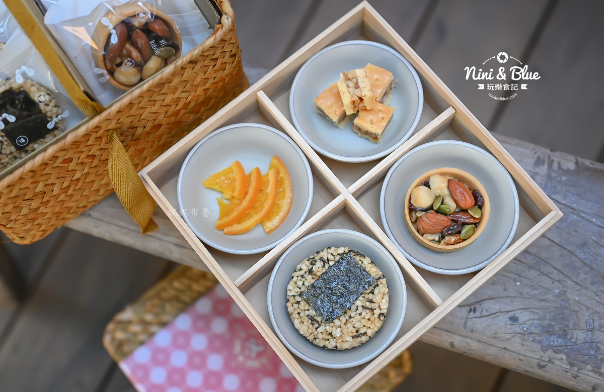 黑色小白兔 台中伴手禮 過年 酒漬柑橘 試吃四宮格