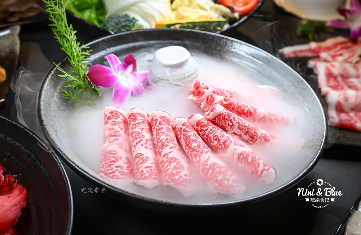 岩漿火鍋台中敦富停車 梅花肉