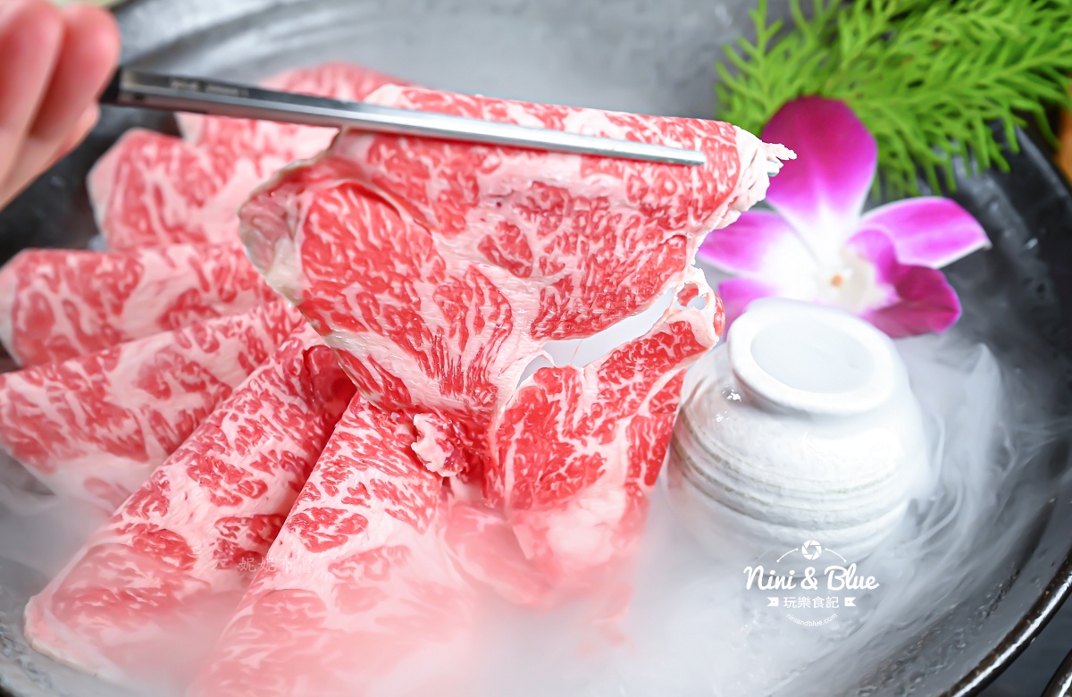 岩漿火鍋台中敦富停車 梅花肉 岩漿火鍋台中敦富停車 梅花肉