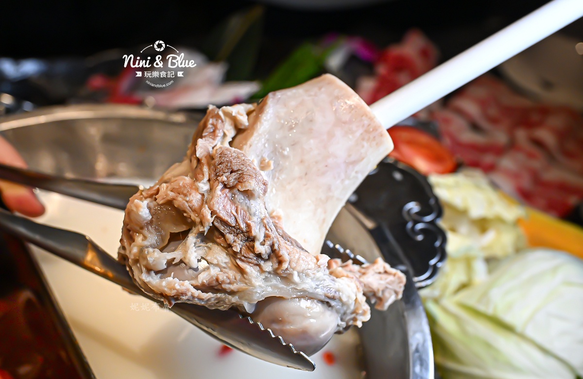 岩漿火鍋台中敦富停車 大骨隨 岩漿火鍋台中敦富停車 大骨隨