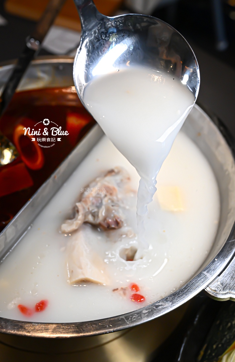 岩漿火鍋台中敦富停車 白湯底 岩漿火鍋台中敦富停車 白湯底