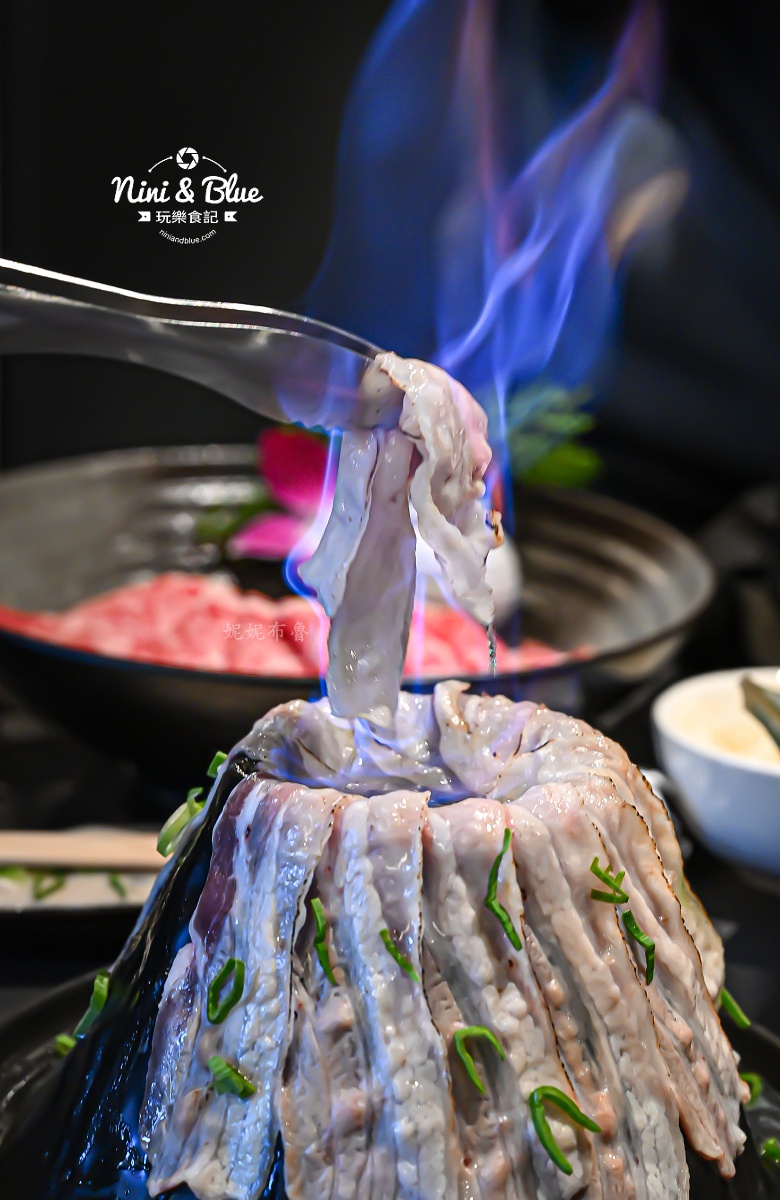 岩漿火鍋台中敦富停車 炙燒豬2 岩漿火鍋台中敦富停車 炙燒豬2