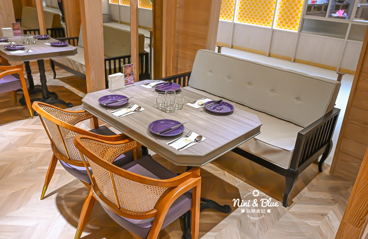 NARA Thai Cuisine 台中漢神 沙發區