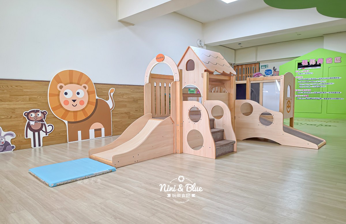 沙鹿親子館 室內溜滑梯
