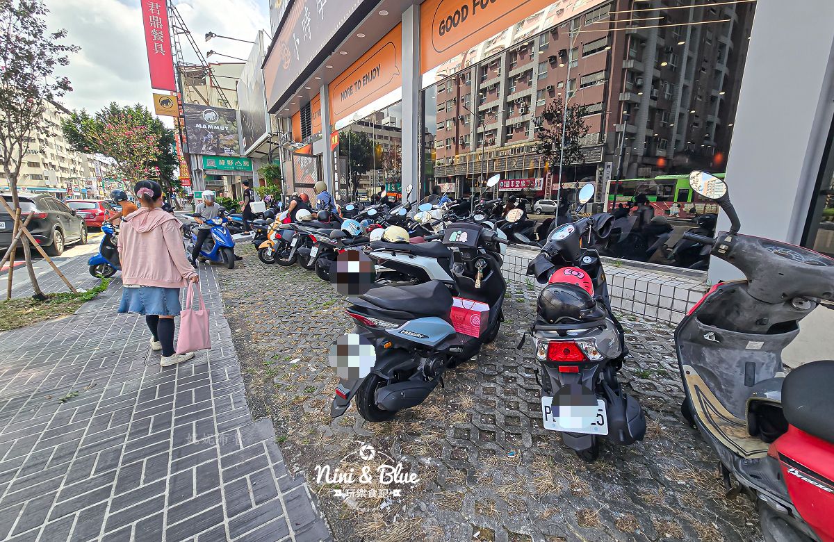 小時厚牛排 台中崇德24小時營業 機車停車區