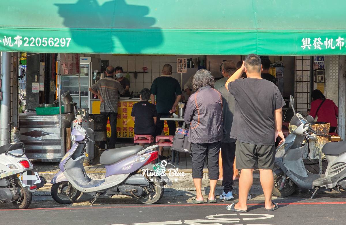 北屯蛋餅 | 台中北屯市場的粉漿蛋餅店，古早味粉漿蛋餅30元就吃的到 @Nini and Blue 玩樂食記