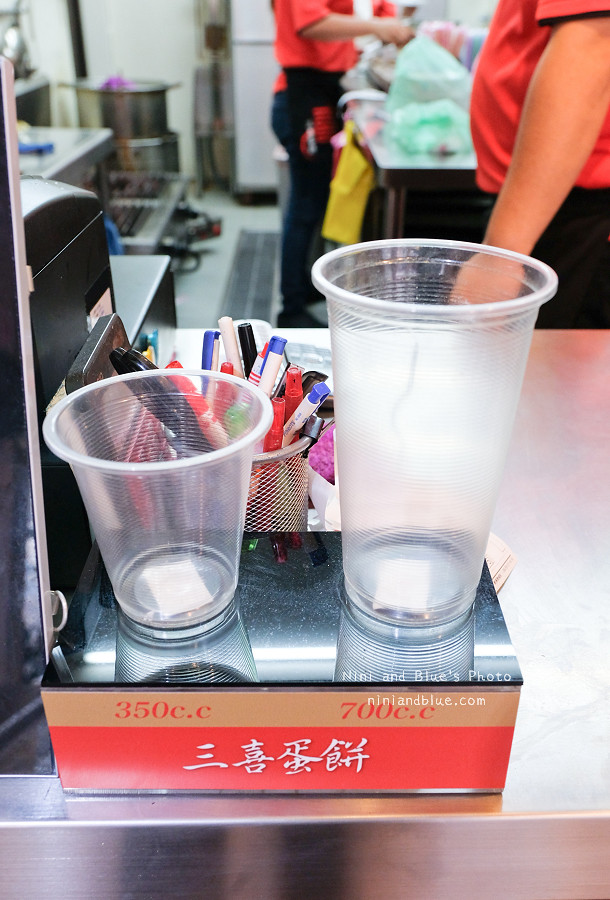 一中街美食 | 三喜蛋餅 專賣古早味手工蛋餅,推薦蔬菜蛋餅、燒肉蛋餅,蛋餅.醬料自由混搭,一中排隊美食 @Nini and Blue 玩樂食記 三喜蛋餅.台中蛋餅11
