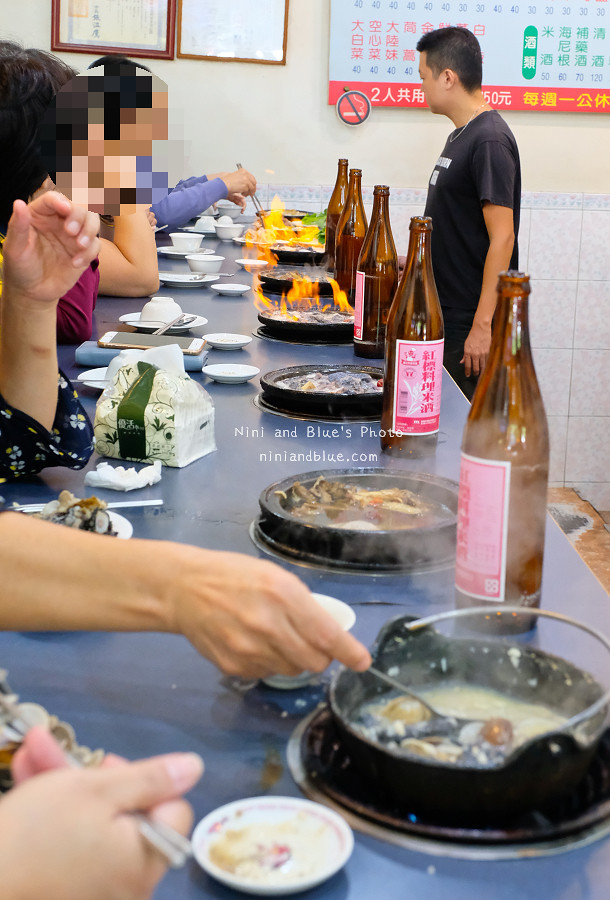 台中火鍋 | 阿里郎迷你火鍋,蒜頭雞的蒜頭、蛤蠣多到誇張,燒酒雞是紅標米酒整罐上桌 @Nini and Blue 玩樂食記 台中小火鍋阿里郎燒酒雞11