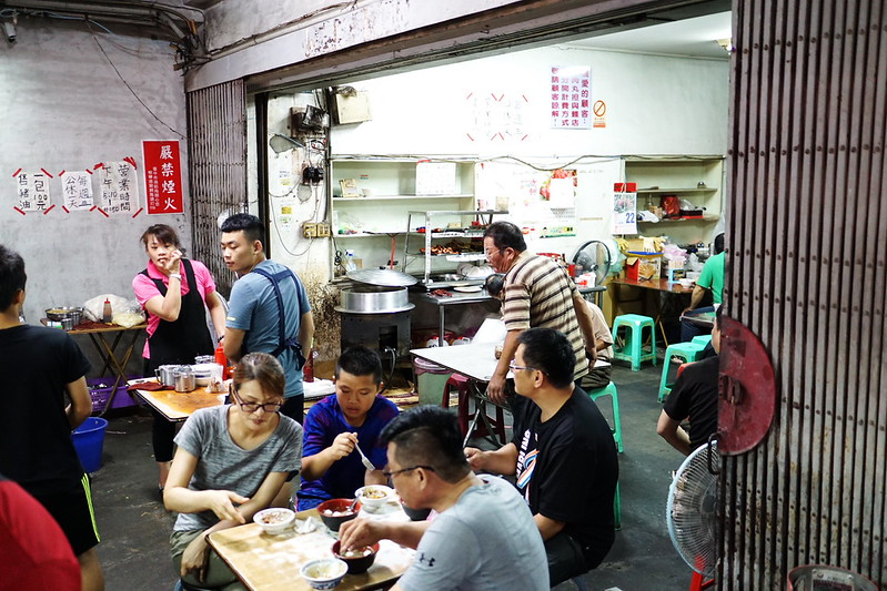【台中豐原】在地人三十年的隱藏美味『無名肉丸。旗魚丸湯』。|深夜食堂|豐原宵夜|古早味肉丸 @Nini and Blue 玩樂食記 DSC05314
