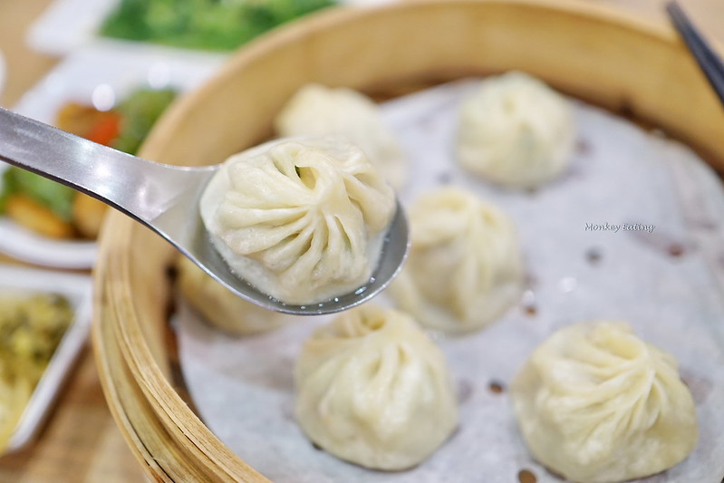 【台中豐原】在地超人氣排隊湯包『立麒鮮肉湯包』。用餐時間一位難求|皮Q彈餡爆汁|豐原水源路美食 @Nini and Blue 玩樂食記 DSC02828
