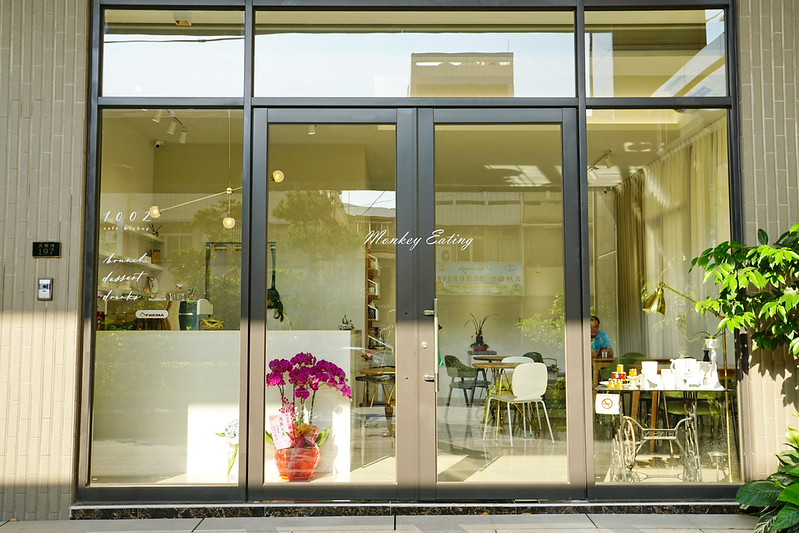 【台中豐原】靜謐悠閒的白色空間『1002 cafe&shop』。手作早午餐。下午茶。甜點│享受輕豪宅優美庭院│上騰御寶一樓 @Nini and Blue 玩樂食記 DSC09292