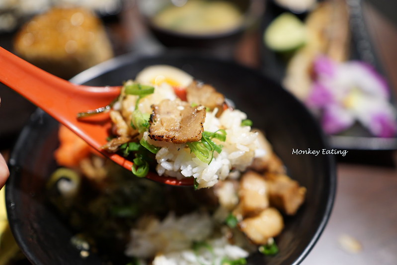【台中豐原】『HAHA燒烤丼飯專賣店』。主打美味日式丼飯,加飯不用錢|烤物、炸物|八方夜市美食 @Nini and Blue 玩樂食記 DSC04832