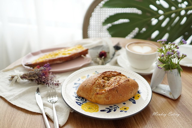 【台中豐原】純白古典浪漫下午茶『順道パン』。好吃手作麵包甜點│質感環境美翻了│豐原麵包推薦 @Nini and Blue 玩樂食記 DSC08877