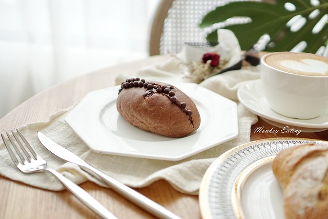 【台中豐原】純白古典浪漫下午茶『順道パン』。好吃手作麵包甜點│質感環境美翻了│豐原麵包推薦 @Nini and Blue 玩樂食記 DSC08858