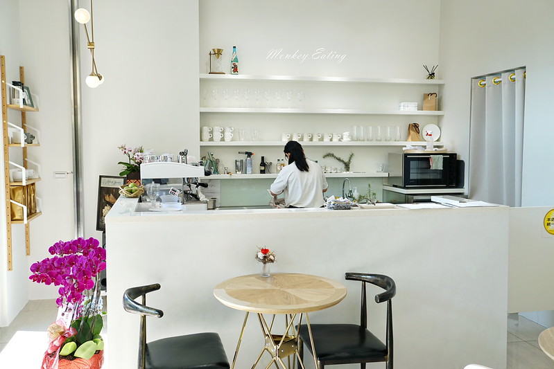 【台中豐原】靜謐悠閒的白色空間『1002 cafe&shop』。手作早午餐。下午茶。甜點│享受輕豪宅優美庭院│上騰御寶一樓 @Nini and Blue 玩樂食記 DSC09296