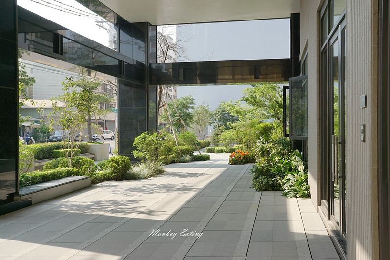 【台中豐原】靜謐悠閒的白色空間『1002 cafe&shop』。手作早午餐。下午茶。甜點│享受輕豪宅優美庭院│上騰御寶一樓 @Nini and Blue 玩樂食記 DSC09286