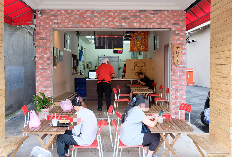 一中街美食 | 三喜蛋餅 專賣古早味手工蛋餅,推薦蔬菜蛋餅、燒肉蛋餅,蛋餅.醬料自由混搭,一中排隊美食 @Nini and Blue 玩樂食記 三喜蛋餅.台中蛋餅06
