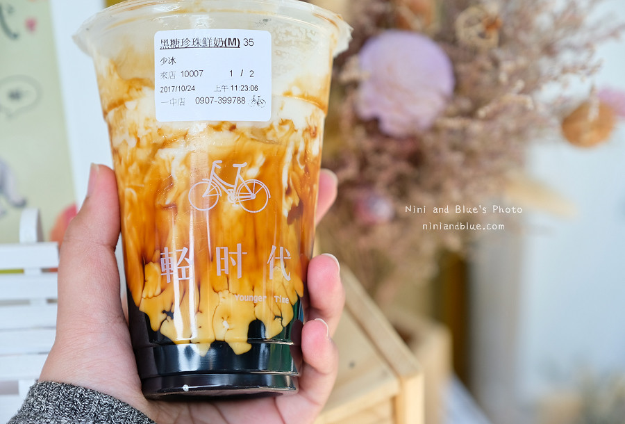 一中街美食 | 輕時代飲品製造所 黑糖珍珠鮮奶茶,手工炒製黑糖蜜珍珠、小農牧場鮮奶,一中超夯排隊新店 @Nini and Blue 玩樂食記 一中街美食小吃黑糖珍珠鮮奶茶10