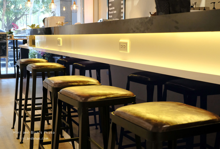 raven coffee.西屯咖啡10