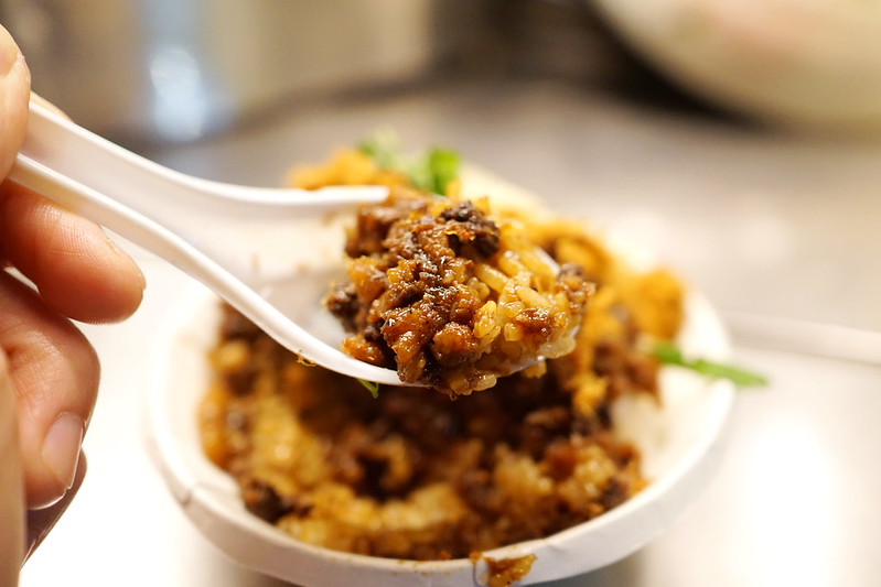 【台中豐原】在地人推薦深夜美食『無名滷肉飯』-無名宵夜阿姨滷肉飯|在地飄香十幾年的深夜美味|豐原深夜食堂 @Nini and Blue 玩樂食記 DSC01192