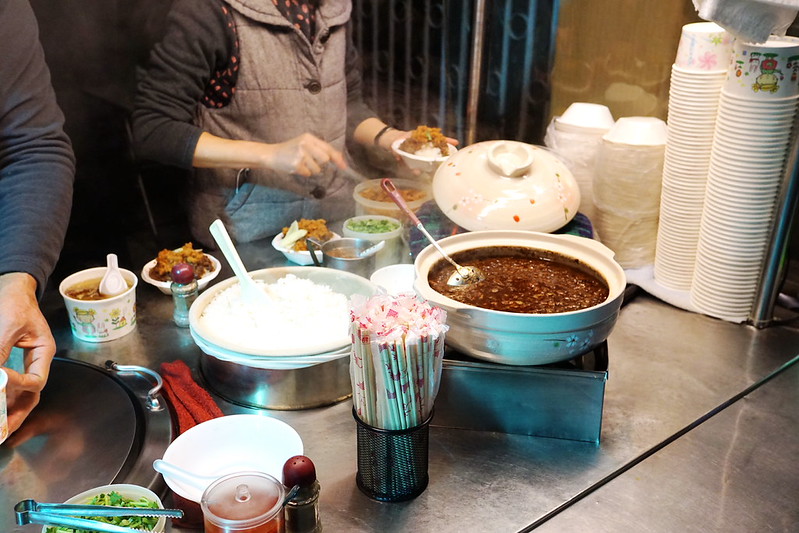 【台中豐原】在地人推薦深夜美食『無名滷肉飯』-無名宵夜阿姨滷肉飯|在地飄香十幾年的深夜美味|豐原深夜食堂 @Nini and Blue 玩樂食記 DSC01125