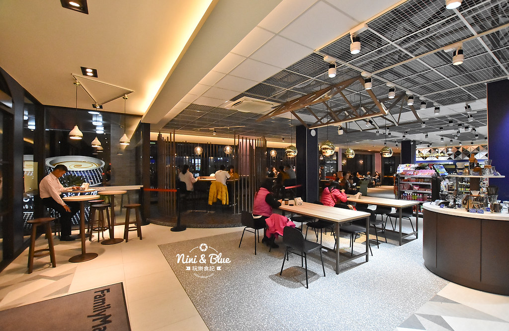 Let s Cafe旗艦店 全家便利商店 台中時尚店09