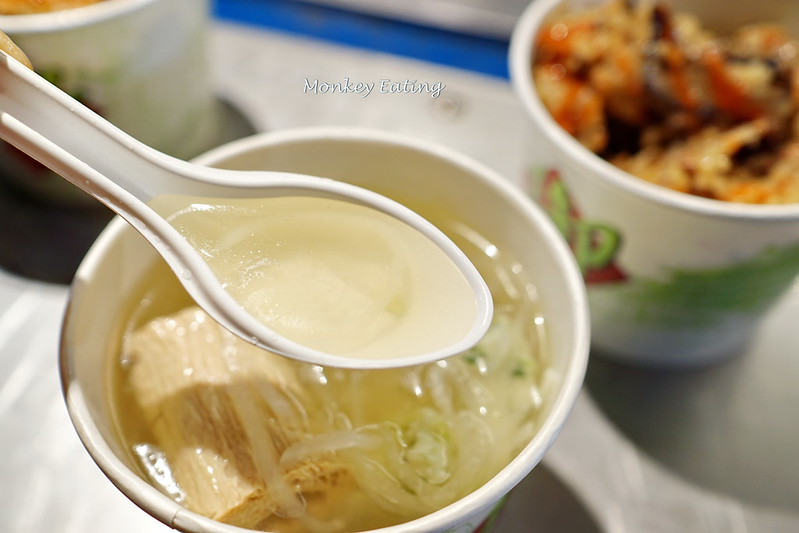 【台中豐原】不定點出沒的人氣素油飯『善田素食油飯』。沒吃素也愛不釋手|薑香麻油菇飯|豐原素食推薦 @Nini and Blue 玩樂食記 DSC07386
