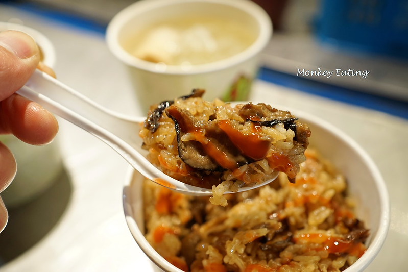 【台中豐原】不定點出沒的人氣素油飯『善田素食油飯』。沒吃素也愛不釋手|薑香麻油菇飯|豐原素食推薦 @Nini and Blue 玩樂食記 DSC07377