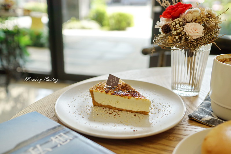 【台中豐原】靜謐悠閒的白色空間『1002 cafe&shop』。手作早午餐。下午茶。甜點│享受輕豪宅優美庭院│上騰御寶一樓 @Nini and Blue 玩樂食記 DSC09361