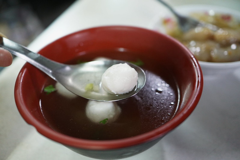 【台中豐原】在地人三十年的隱藏美味『無名肉丸。旗魚丸湯』。|深夜食堂|豐原宵夜|古早味肉丸 @Nini and Blue 玩樂食記 DSC05300