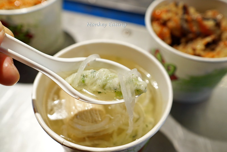 【台中豐原】不定點出沒的人氣素油飯『善田素食油飯』。沒吃素也愛不釋手|薑香麻油菇飯|豐原素食推薦 @Nini and Blue 玩樂食記 DSC07383