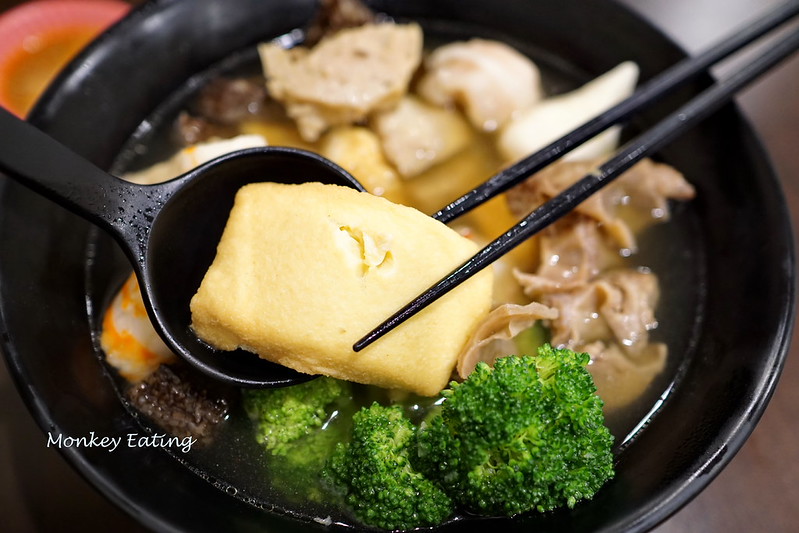 【台中豐原】下班後的平價小吃『月初關東煮』。湯頭甘甜料豐富│傳統乾拌意麵很推│豐原三民路美食 @Nini and Blue 玩樂食記 DSC07608