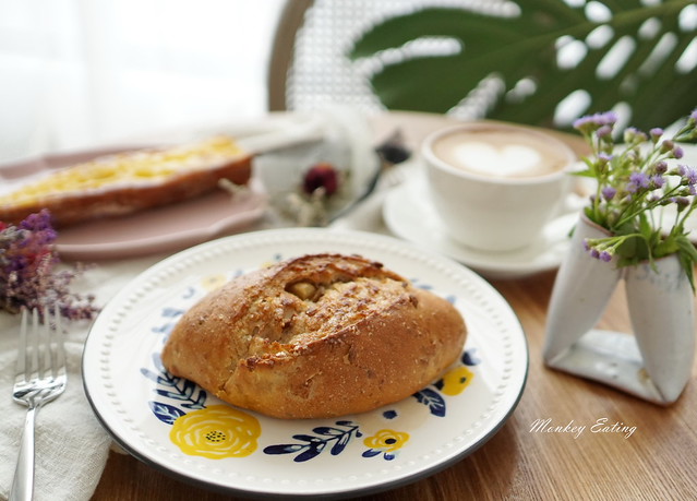 【台中豐原】純白古典浪漫下午茶『順道パン』。好吃手作麵包甜點│質感環境美翻了│豐原麵包推薦 @Nini and Blue 玩樂食記 DSC08876