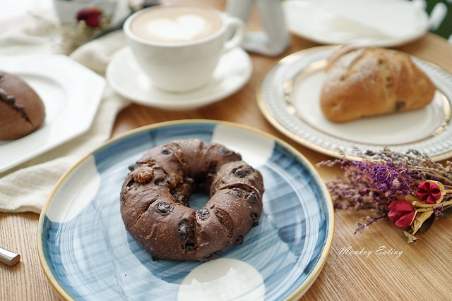 【台中豐原】純白古典浪漫下午茶『順道パン』。好吃手作麵包甜點│質感環境美翻了│豐原麵包推薦 @Nini and Blue 玩樂食記 DSC08866