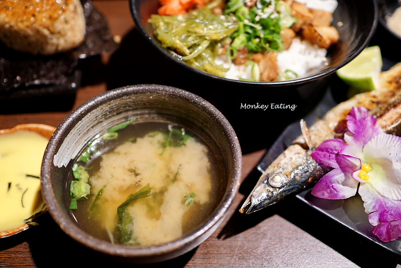 【台中豐原】『HAHA燒烤丼飯專賣店』。主打美味日式丼飯,加飯不用錢|烤物、炸物|八方夜市美食 @Nini and Blue 玩樂食記 DSC04821