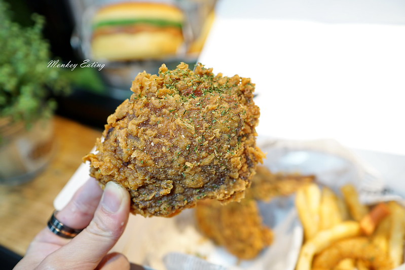【台中豐原】『搖滾炸雞 ROCK Fried Chicken』。外皮酥脆美式炸雞│手作芝士漢堡、吐司│現做久候建議預訂│近豐原太平洋 @Nini and Blue 玩樂食記 DSC08075